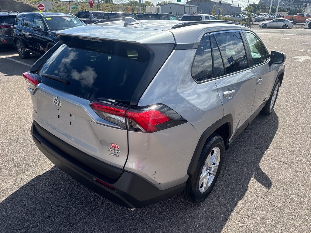 Used 2021 Toyota RAV4 XLE w/ Convenience Package AWD/4WD image 9