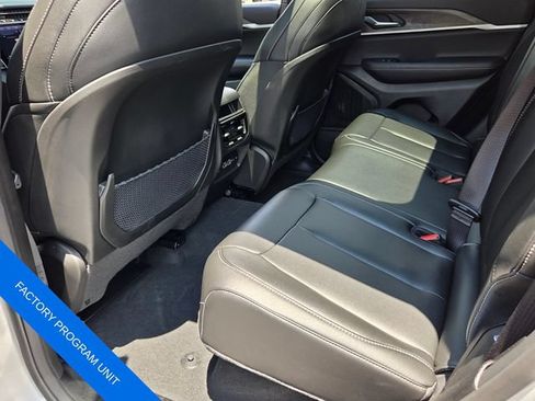 Used 2025 Jeep Grand Cherokee Limited RWD image 12