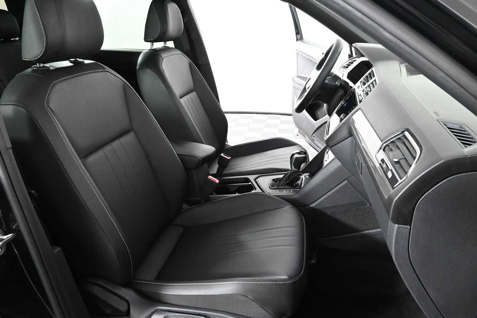 Certified 2023 Volkswagen Tiguan SE R-Line FWD image 11