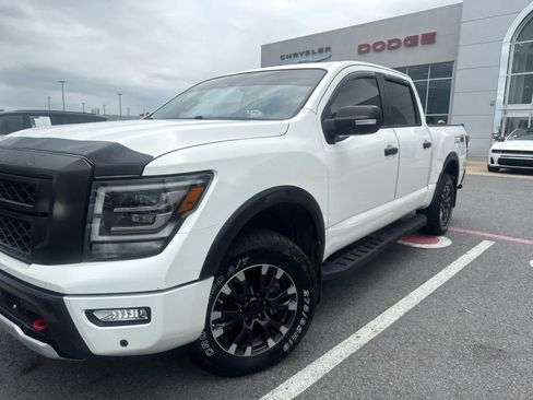 Used 2023 Nissan Titan PRO-4X w/ Pro-4x Convenience Package AWD/4WD image 8