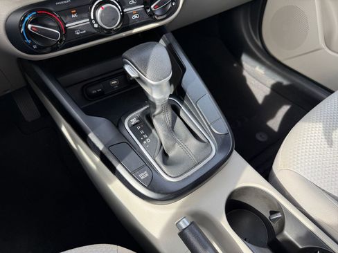 Used 2025 Kia Soul LX w/ LX Technology Package image 41