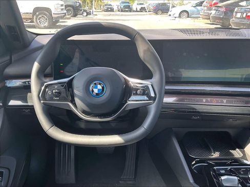 Used 2024 BMW i5 eDrive40i w/ Premium Package image 8