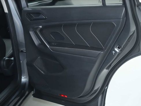 Certified 2024 Volkswagen Tiguan SE w/ Panoramic Sunroof Package AWD/4WD image 36