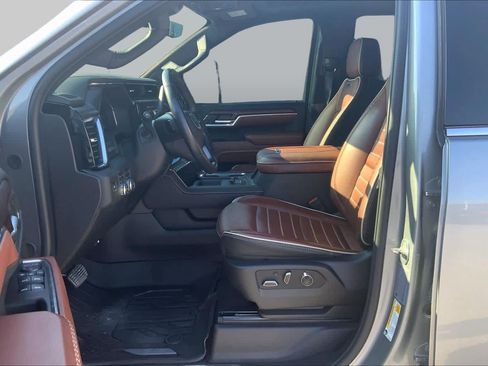 Used 2025 GMC Sierra 2500 Denali Ultimate AWD/4WD image 8