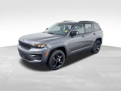 Used 2024 Jeep Grand Cherokee Altitude AWD/4WD image 1