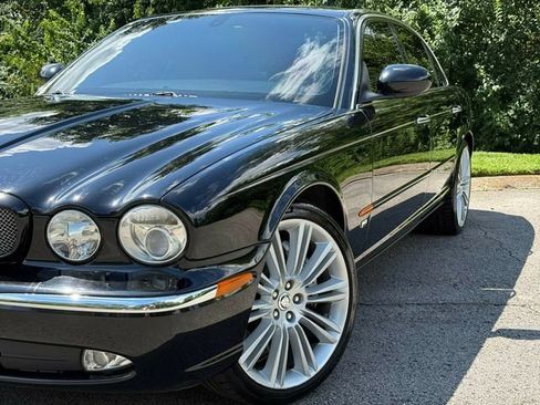Used 2005 Jaguar XJ8 RWD image 3