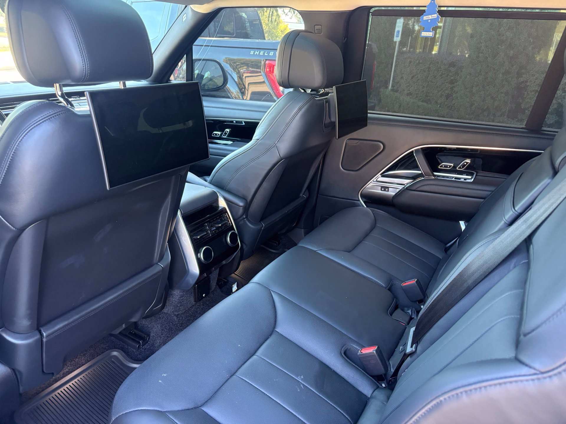Used 2025 Land Rover Range Rover Long Wheelbase SE AWD/4WD image 7