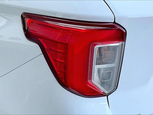 Used 2021 Ford Explorer XLT RWD image 23