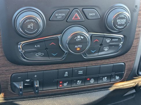 Used 2016 RAM 1500 Laramie w/ Convenience Group image 25