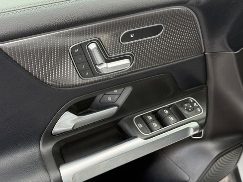 Used 2020 Mercedes-Benz GLB 250 4MATIC image 26