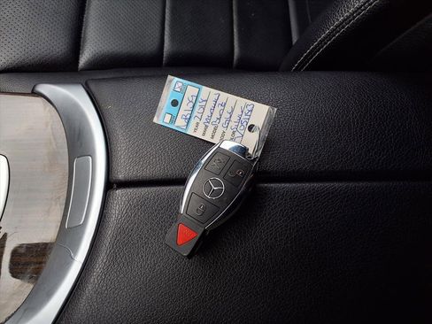 Used 2018 Mercedes-Benz GLC 300 GLC 300 w/ Premium Package image 13