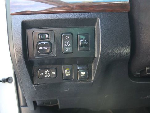 Used 2017 Toyota Tundra Limited image 25