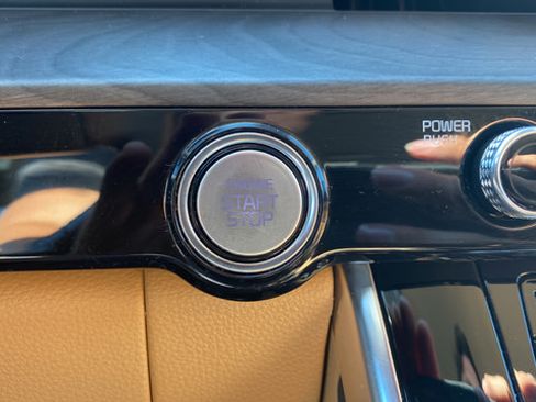 Certified 2024 Kia Carnival EX FWD image 22