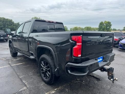 Used 2025 Chevrolet Silverado 3500 High Country w/ High Country Premium Package AWD/4WD image 4
