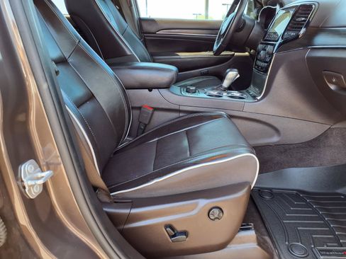 Used 2019 Jeep Grand Cherokee Overland AWD/4WD image 11
