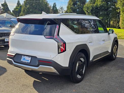 New 2026 Kia EV9 Wind image 5