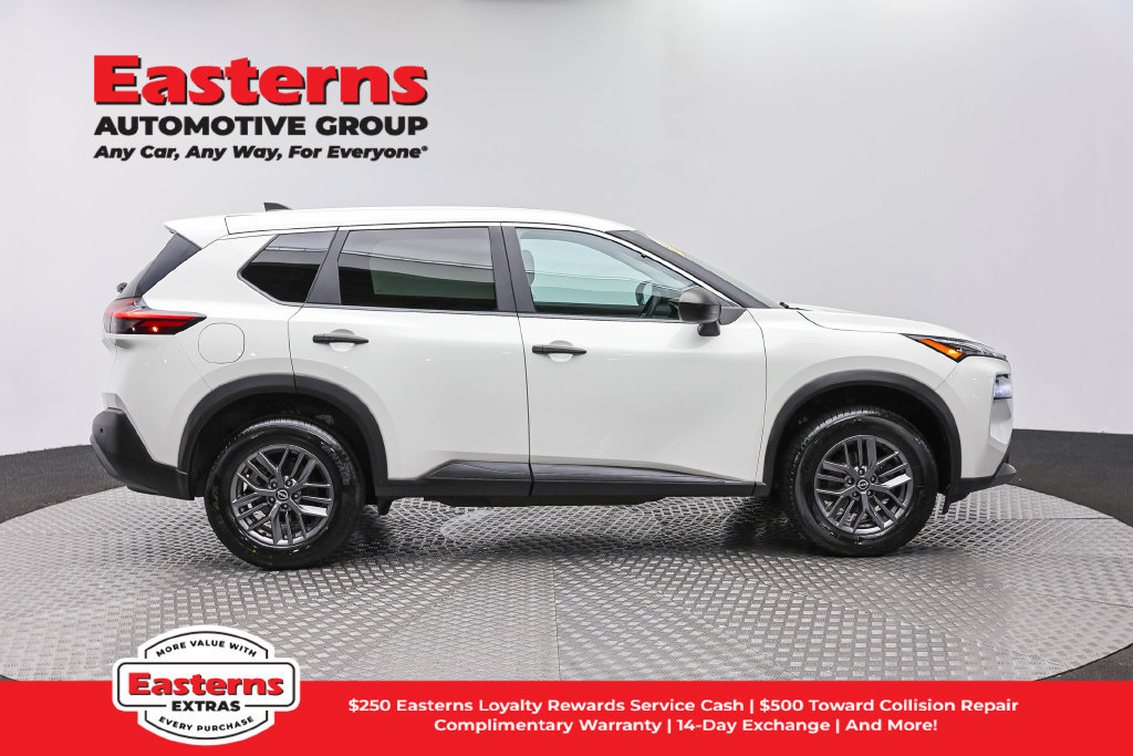 Used 2023 Nissan Rogue S AWD/4WD image 5