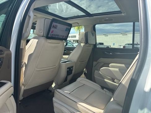 Used 2023 GMC Yukon XL Denali AWD/4WD image 5