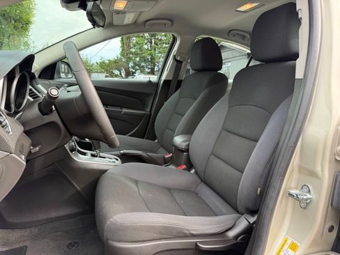 Used 2015 Chevrolet Cruze LT FWD image 9