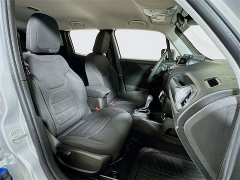 Used 2021 Jeep Renegade Latitude image 24