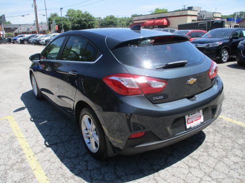 Used 2018 Chevrolet Cruze LT w/ Convenience Package FWD image 2