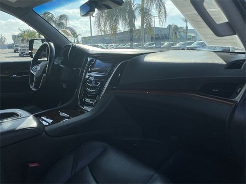 Used 2020 Cadillac Escalade Premium Luxury w/ LPO, Radiant Package image 31