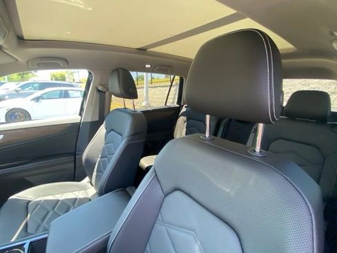 Used 2026 Volkswagen Atlas SE FWD image 6