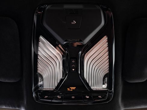 Used 2024 BMW X7 M60i w/ Executive Package image 41