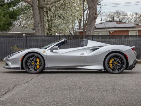 Used 2022 Ferrari F8 Tributo RWD image 24