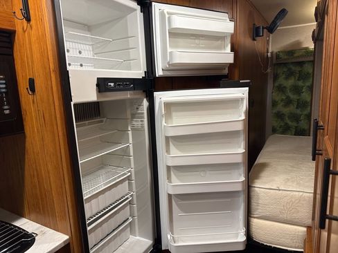 Used 2016 Mercedes-Benz Sprinter 3500 image 23