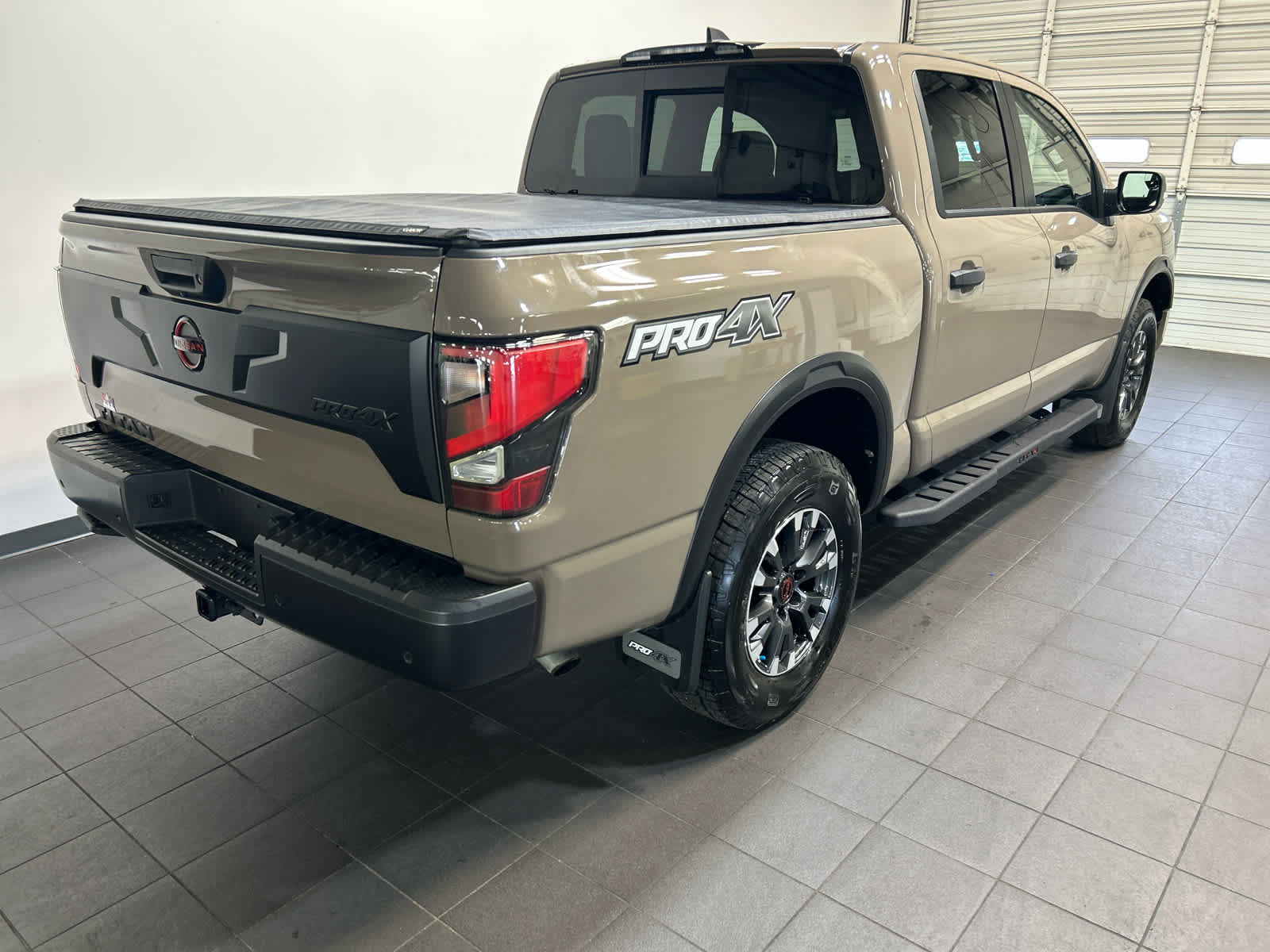 Used 2024 Nissan Titan PRO-4X w/ Pro-4x Convenience Package AWD/4WD image 3