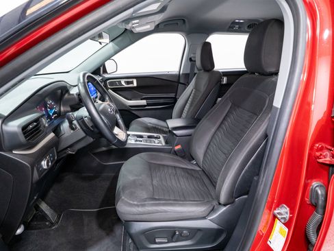 Used 2020 Ford Explorer XLT w/ Comfort Package image 15