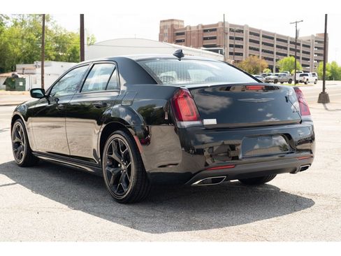 Used 2022 Chrysler 300 Touring L w/ Safetytec Plus Group RWD image 6