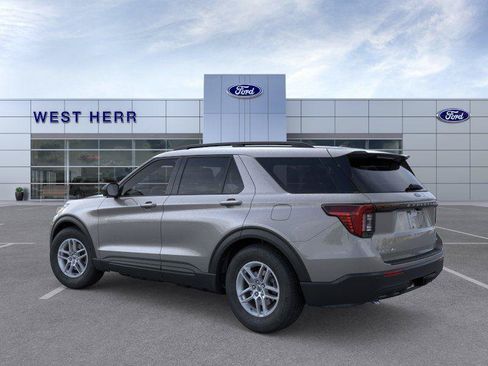 Used 2026 Ford Explorer Active AWD/4WD image 4