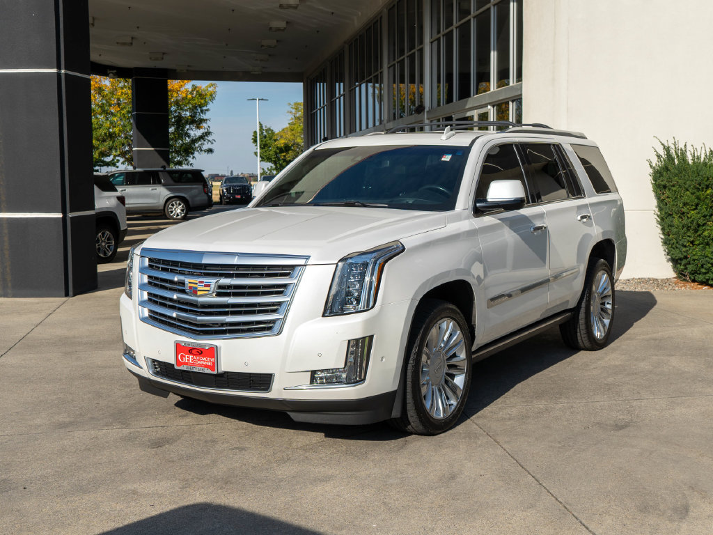 Used 2019 Cadillac Escalade Platinum AWD/4WD image 3