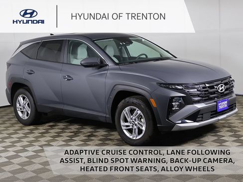 Certified 2025 Hyundai Tucson SE AWD/4WD image 1