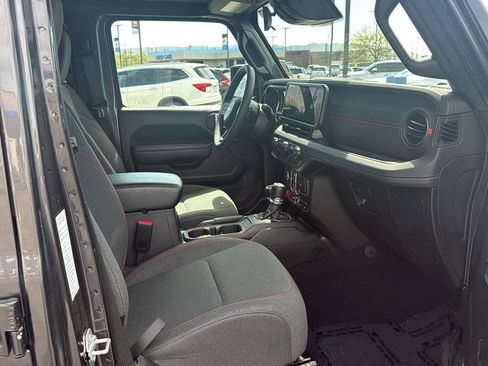 Used 2025 Jeep Wrangler Unlimited Rubicon image 32