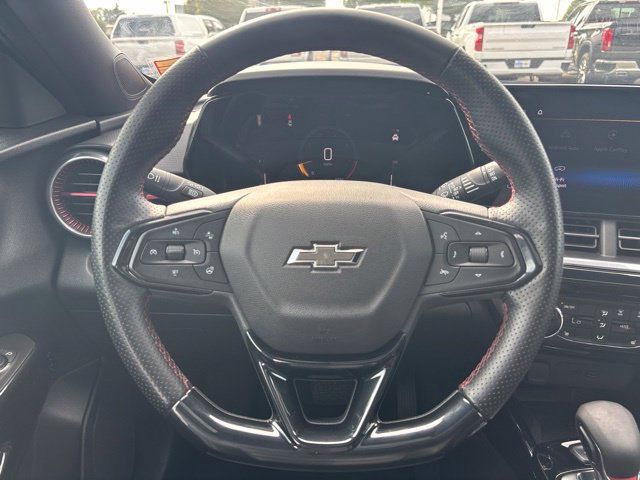 Used 2024 Chevrolet Trax RS w/ Sunroof Package FWD image 13