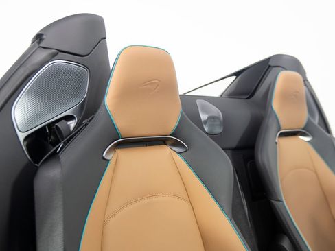 Used 2026 McLaren Artura Spider RWD image 30