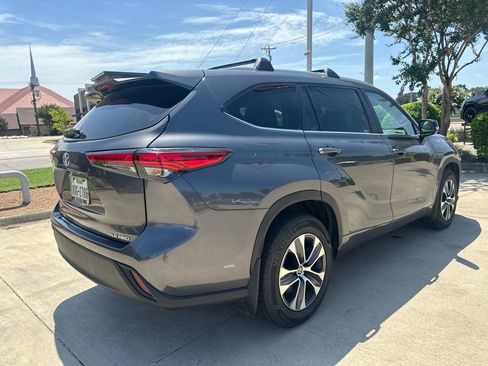 Used 2023 Toyota Highlander XLE AWD/4WD image 5