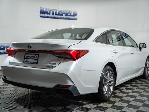 Used 2020 Toyota Avalon XLE w/ Moonroof Package image 6