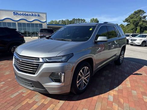 Used 2023 Chevrolet Traverse High Country FWD image 4