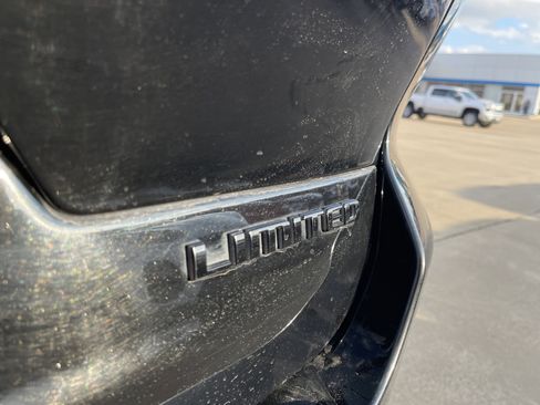 Used 2023 Jeep Grand Cherokee L Limited w/ Black Appearance Package image 12