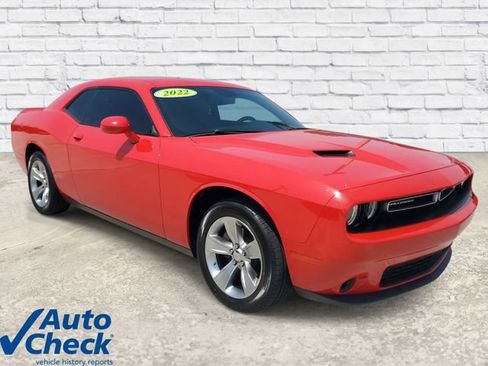 Used 2022 Dodge Challenger SXT RWD image 5