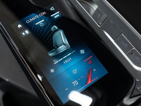 Used 2024 BMW 740i xDrive image 35