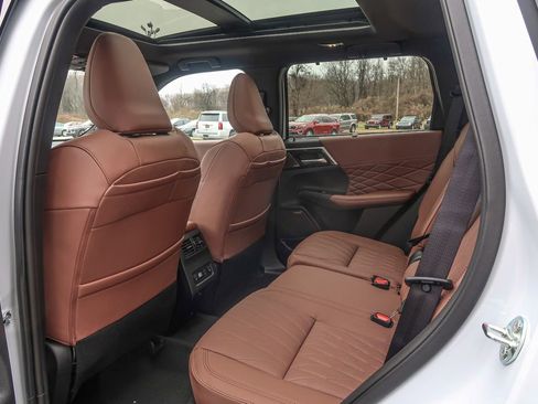 New 2026 Mitsubishi Outlander SEL image 30