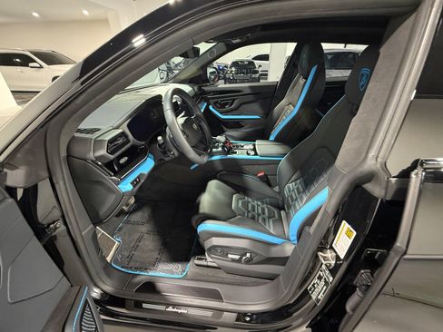 Used 2025 Lamborghini Urus SE AWD/4WD image 23