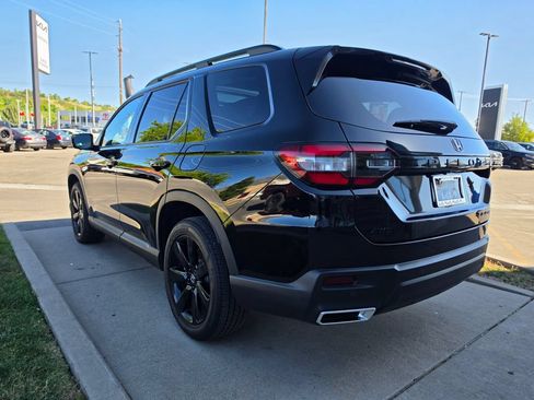 Used 2025 Honda Pilot Black Edition image 7