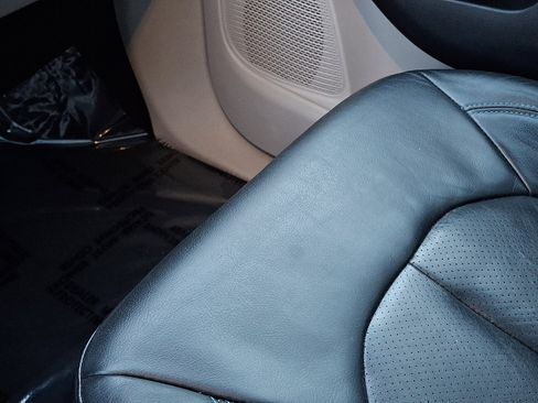 Used 2021 Chrysler Pacifica Touring-L w/ Uconnect Theater Family Group image 26