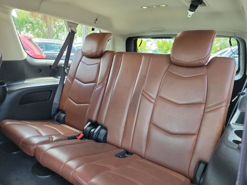 Used 2019 Cadillac Escalade ESV Premium Luxury AWD/4WD image 13